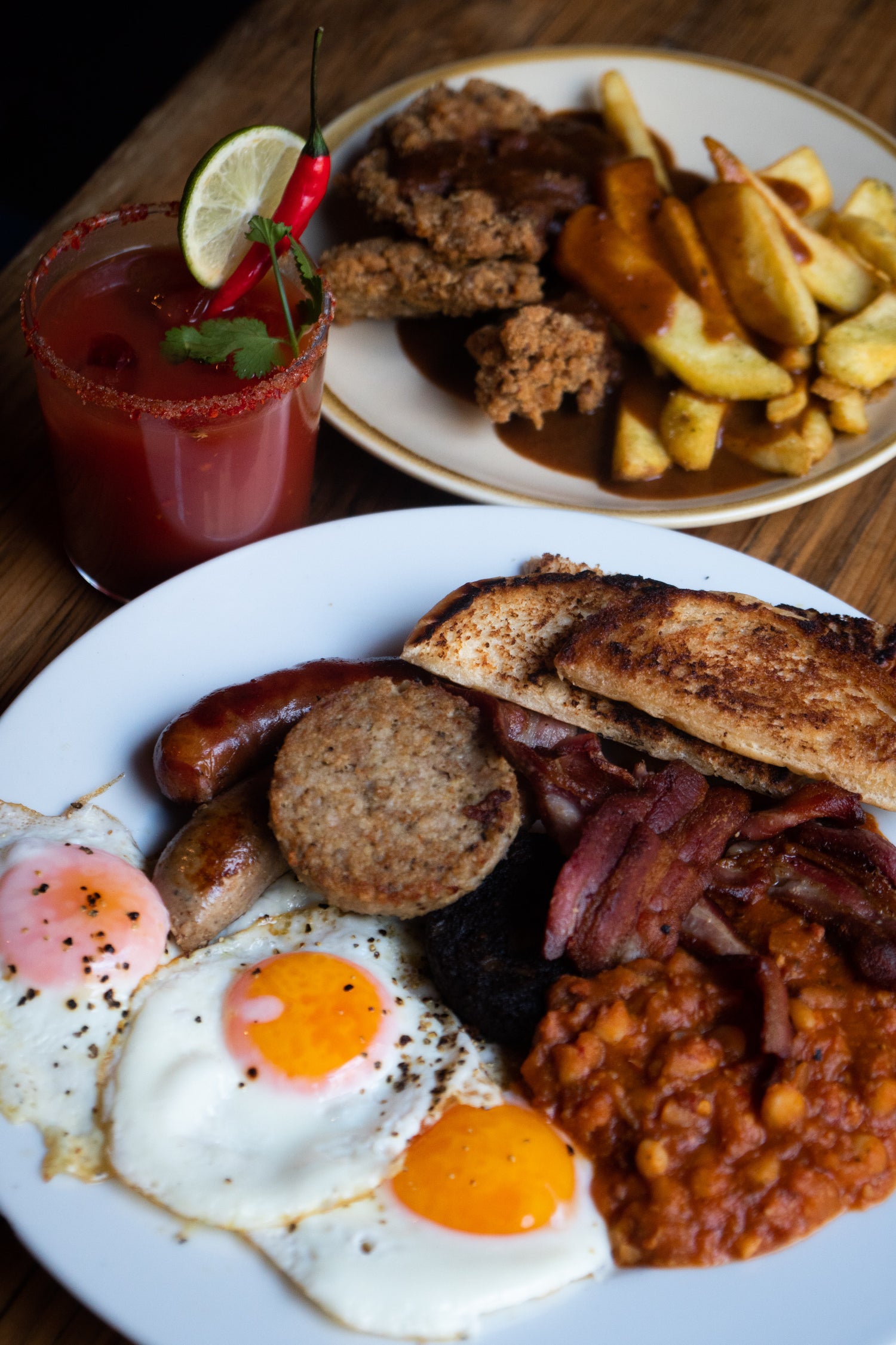 Fried eggs, baked beans, black & white pudding, bacon, toasts